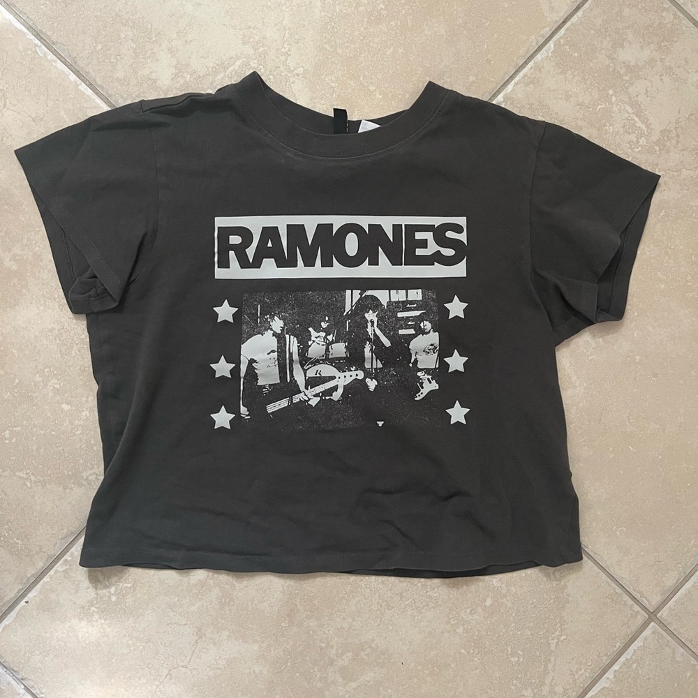 H&M Ramones Graphic Tee 🎸